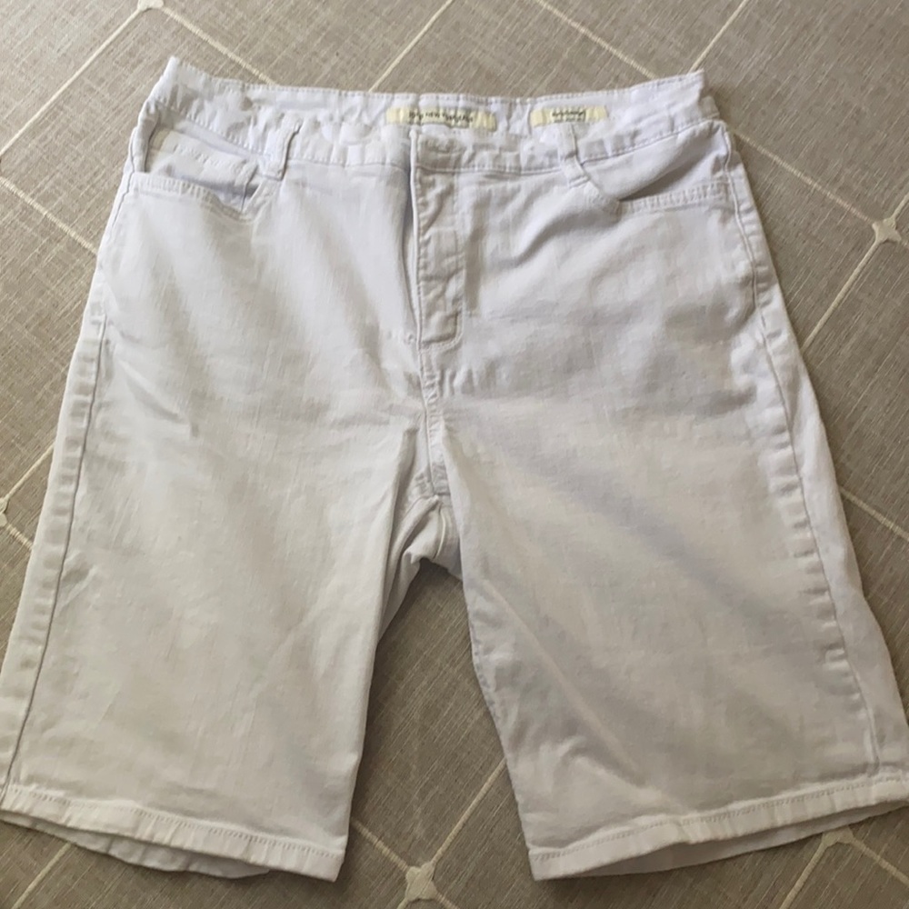 Jones New York White Sutton Shorts